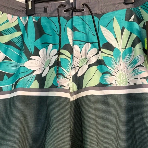 NWT QUIKSILVER SZ 38 Mens Board Shorts w/Pockets, Drawstring Swim Vacation Beach - Picture 2 of 12